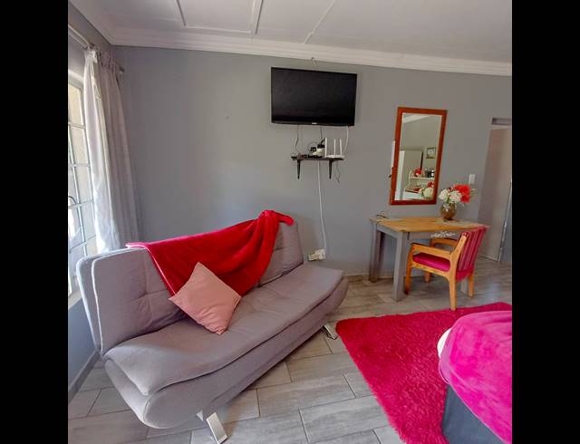 3 BEDROOM GUEST HOUSE FOR SALE IN PENDALE